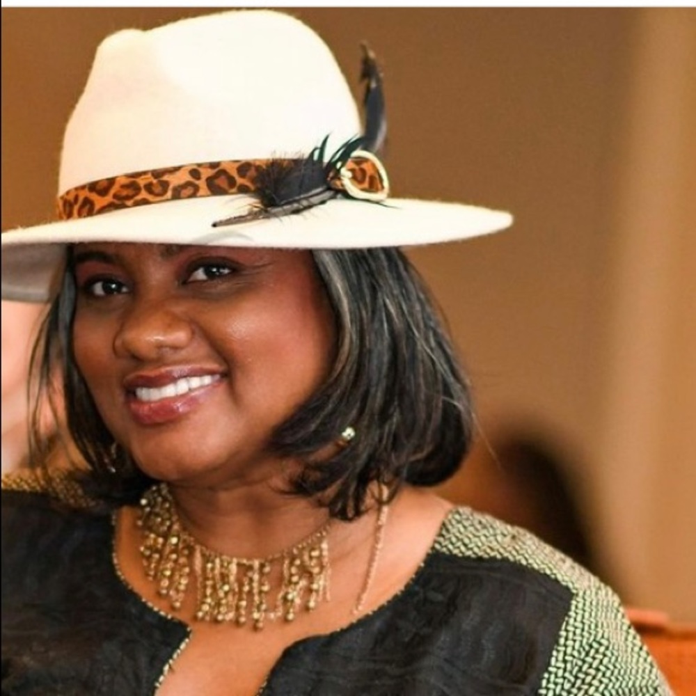 Meet your Posher, Abiola